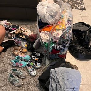 Bolsa de. Ropa de niña y zapatos